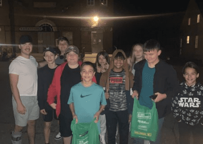 Remise de contributions alimentaires dans les frigos communautaires du comté